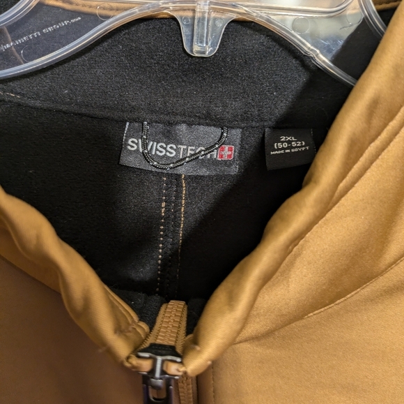 Swiss Tech Brown Performance Jacket with Water-Resistant Fabric and High Collar - Picture 4 of 9